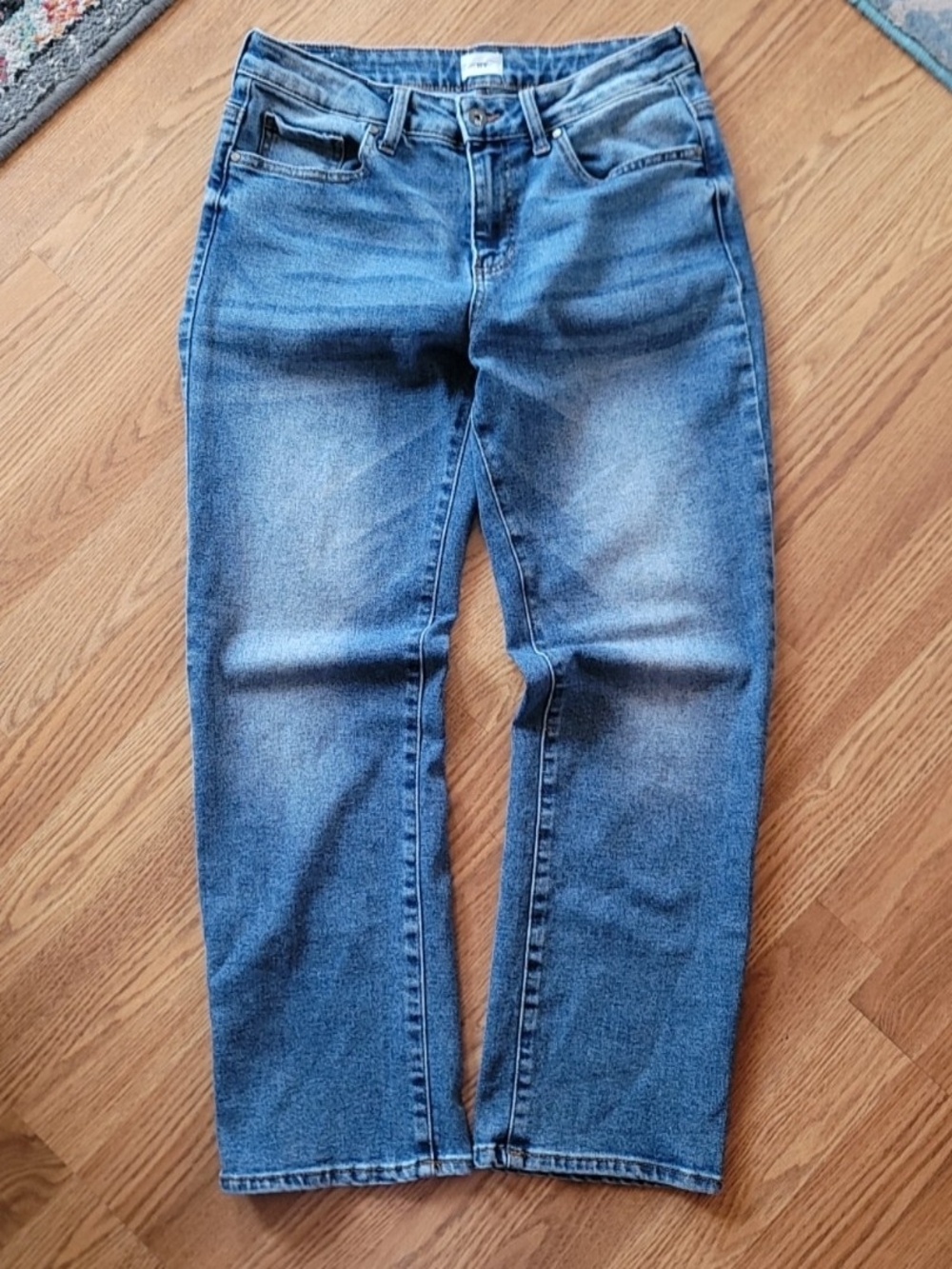 !it jeans Women's Classic Straight Leg  Jeans in Mid Blue Wash